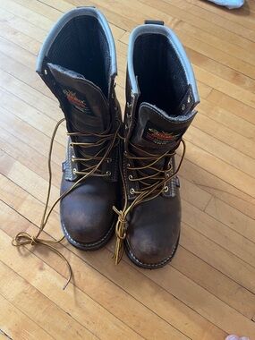 Steel-toe Brown Leather Work Boots with Lace-Up Support